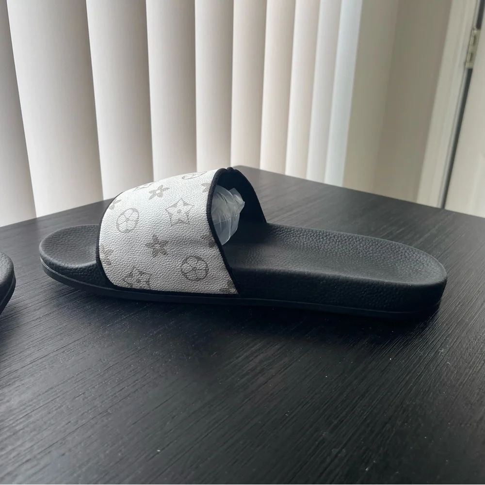 Classic White and Gray size 45 EU Monogram Slide Sandals